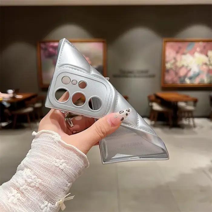 Coque de téléphone avec doudoune ondulée