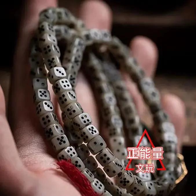 Bracelet de perles bouddhistes multi-cercles en os de yak tibétain, avec dés sculptés en os et jade,
